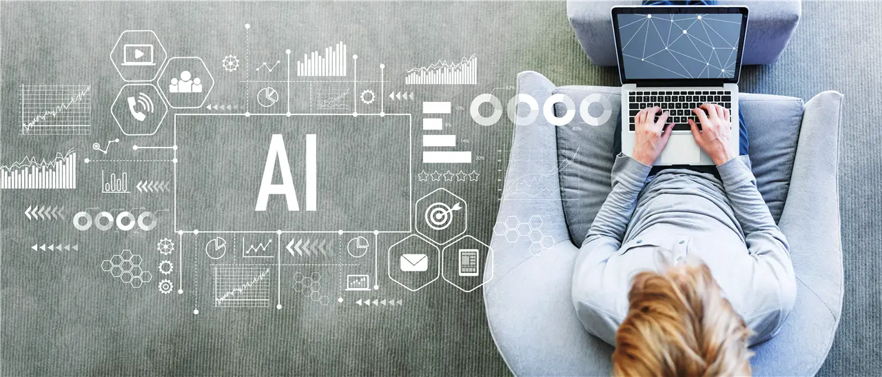 Ein Mensch sitzt bequem und arbeitet an einem Laptop. Daneben sind digitale Symbole und der Schriftzug „AI“ zu sehen, die technologische Konzepte wie Datenanalyse, Diagramme und Automatisierung darstellen.